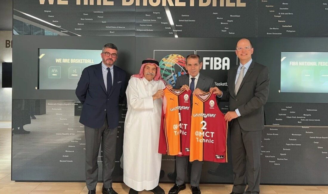 Galatasaray Kulübü Başkanı Dursun Özbek ve Yönetim Kurulu Üyesi Can