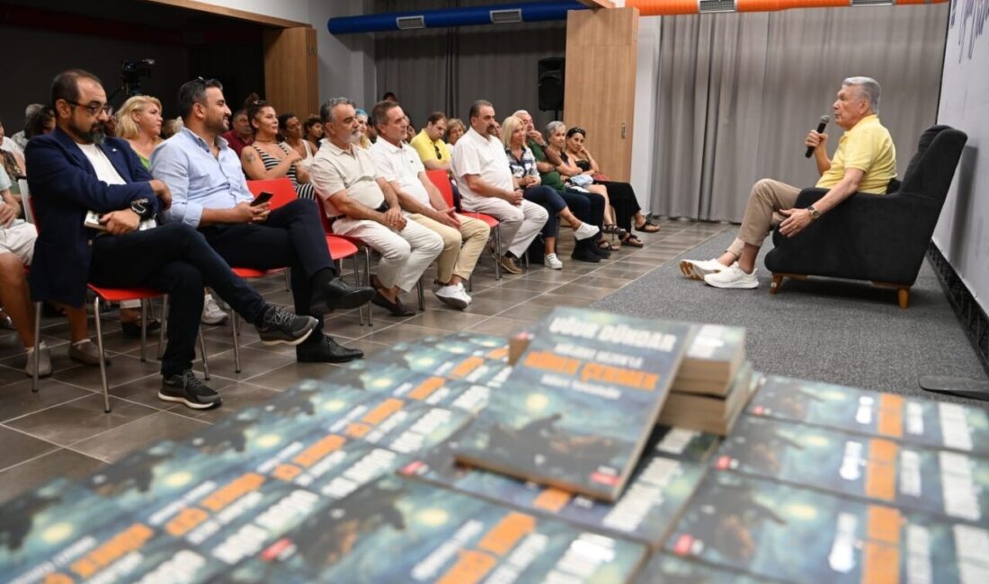 Kuşadası Belediyesi’nin katkılarıyla gerçekleşen söyleşide gazeteci Uğur Dündar İstasyon Kuşadası’nda