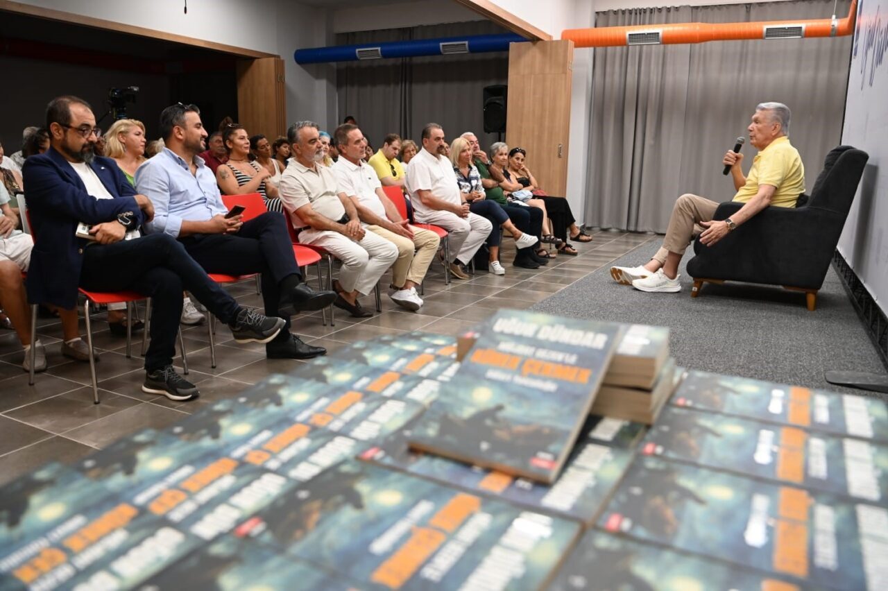 Kuşadası Belediyesi’nin katkılarıyla gerçekleşen söyleşide gazeteci Uğur Dündar İstasyon Kuşadası’nda