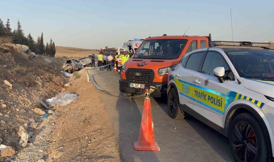 Gaziantep-Nizip karayolunda iki otomobilin çarpıştığı kazada ilk belirmelere göre 3