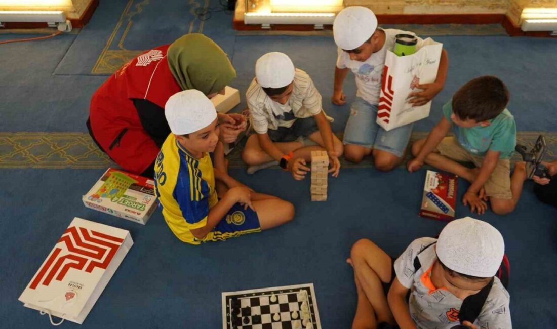 Gaziantep Vakıflar Bölge Müdürlüğü, yaz Kur’an kursuna katılan öğrencileri ödüllendirmek