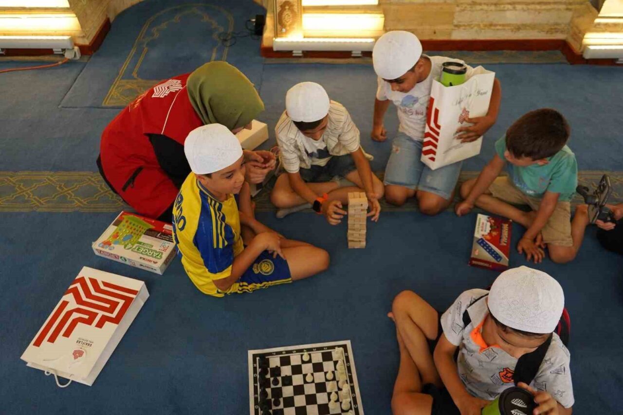 Gaziantep Vakıflar Bölge Müdürlüğü, yaz Kur’an kursuna katılan öğrencileri ödüllendirmek