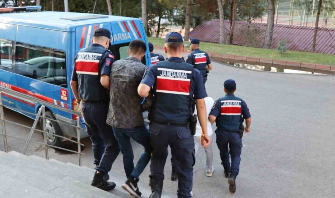 Gaziantep’te jandarma ekiplerinin çalışmaları sonucu 8 kaçak göçmen ile organizatör