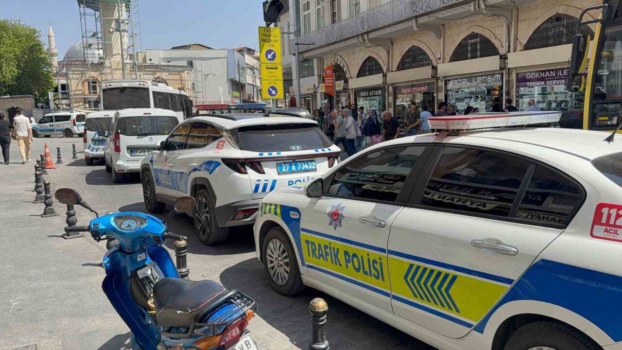 Gaziantep’te cep telefonu kaçakçılarına yönelik dev operasyon başlatıldı. Toplam 100