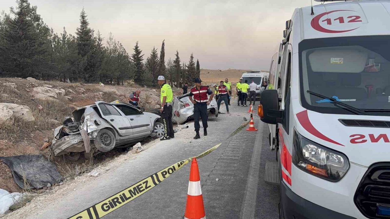 Gaziantep’te iki otomobilin çarpışması sonucu 3 kişi hayatını kaybetti, 3