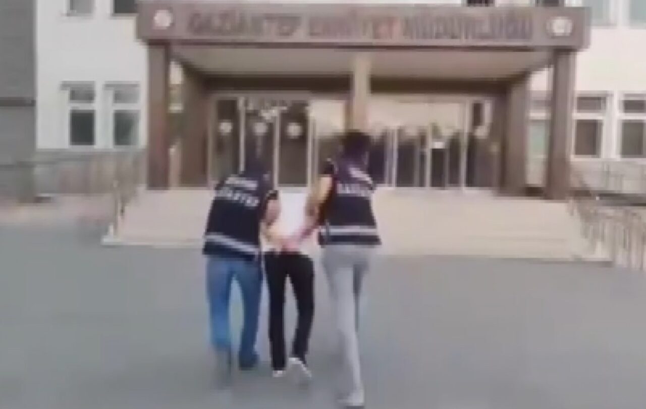 Gaziantep’te bir iş yerinde arama yapıldığı sırada havaya ateş açan