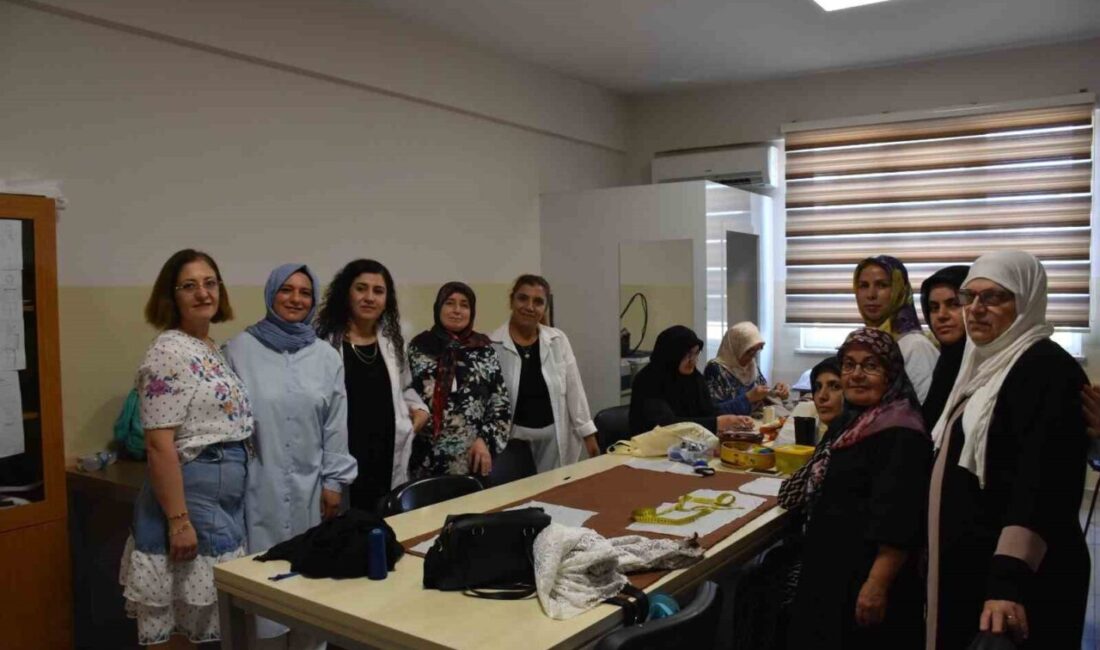 Gaziantep’in Şahinbey ilçesinde bulunan Binevler Sosyal Tesisi’nde açılan giyim kursuna