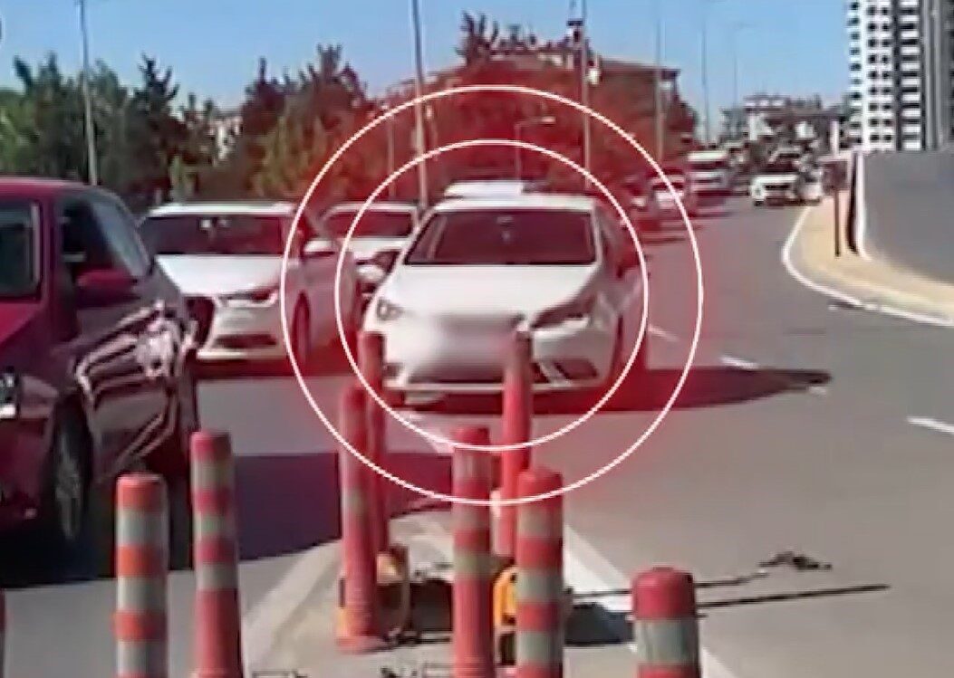 Gaziantep’te trafikte bekleyen araçların arasına ’kaynak’ yöntemiyle girerek hatalı şerit