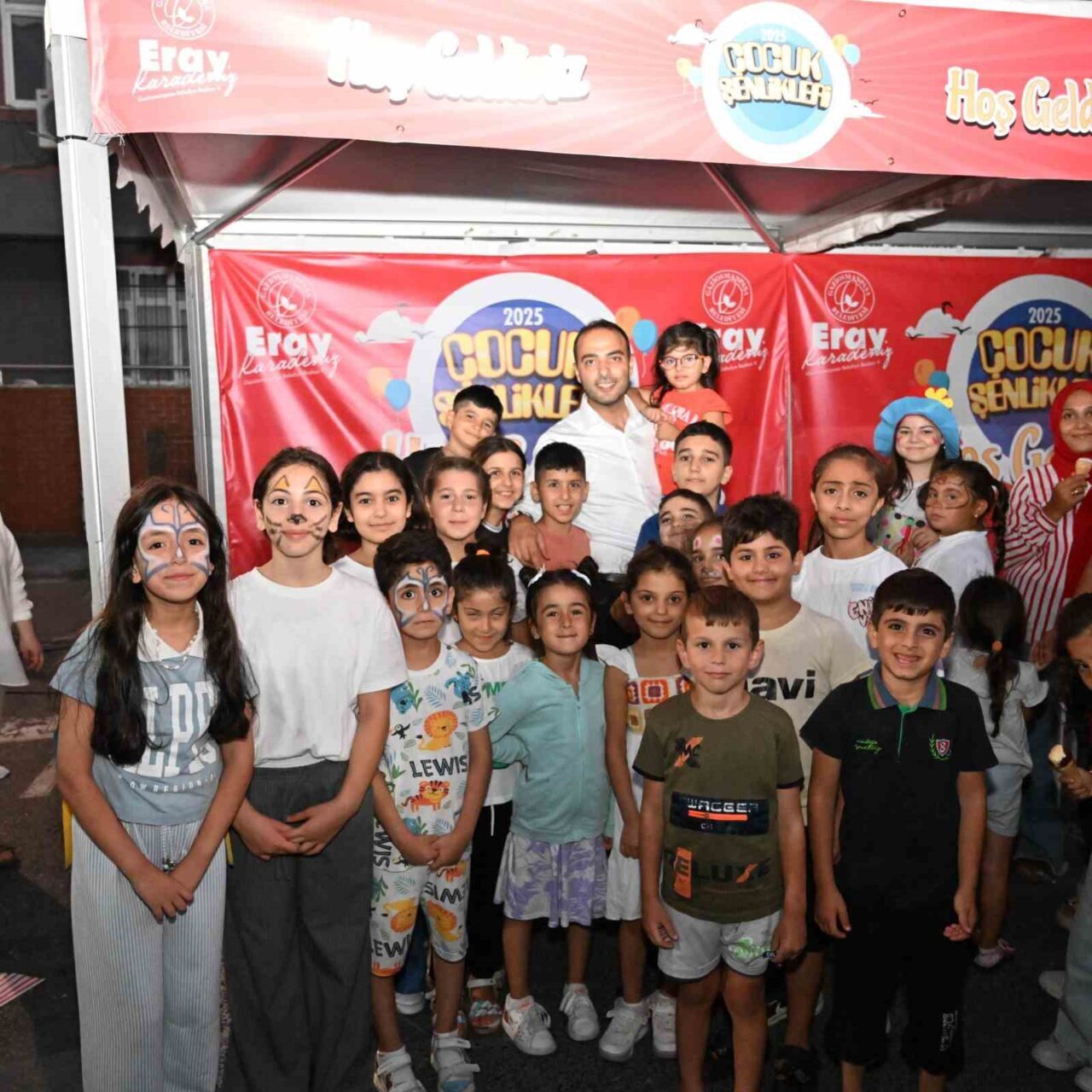 Gaziosmanpaşa Belediyesi tarafından düzenlenen Çocuk Şenlikleri, yoğun ilgi ve katılımla