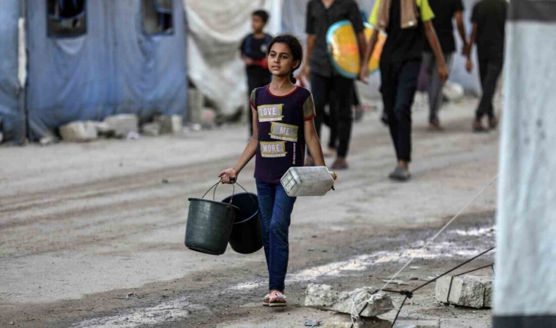 İsrail’in gıda ve insani yardım malzemesi girişini kısıtladığı Gazze Şeridi’nde