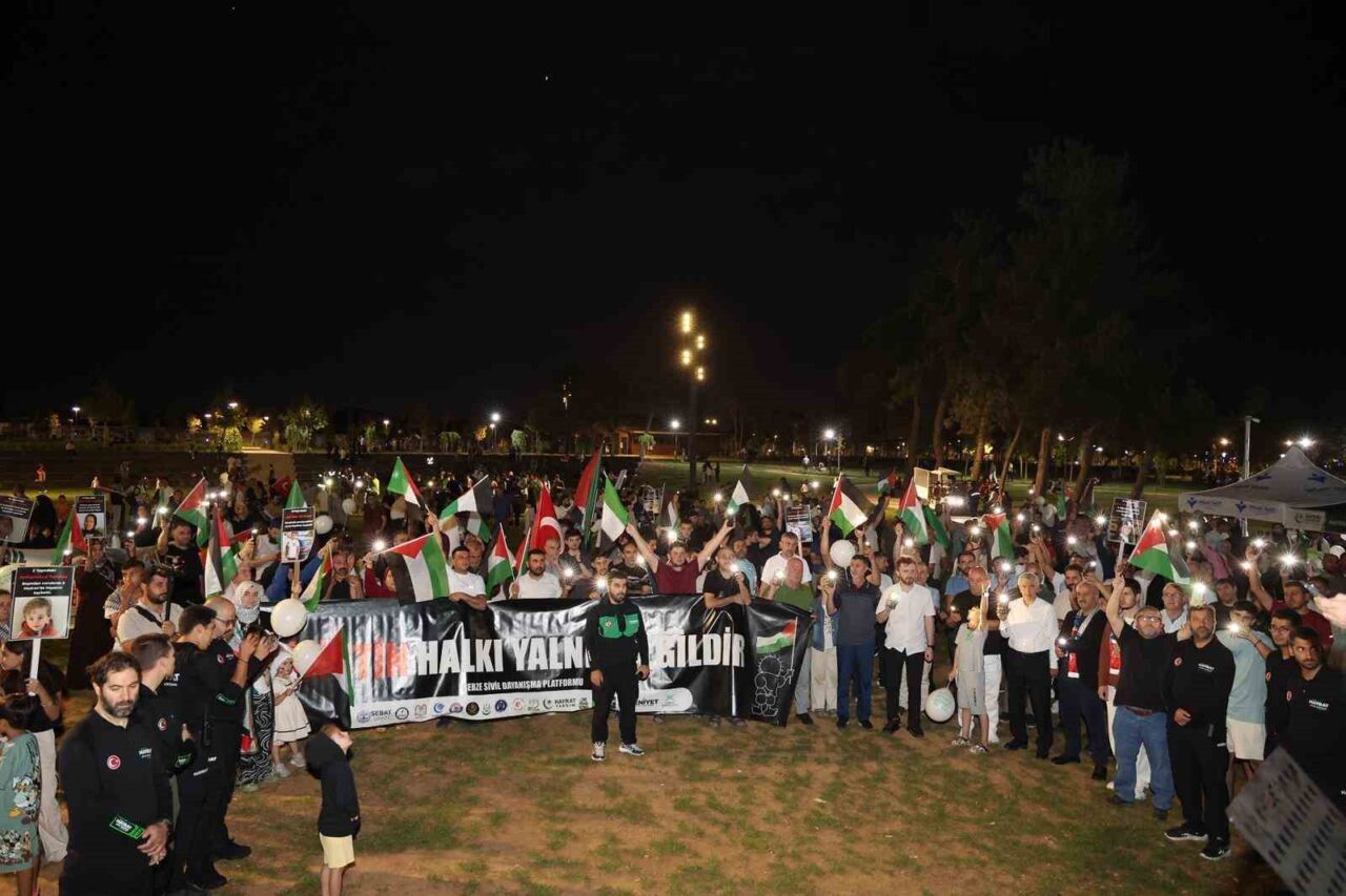 Gebze’de “Nehirden Denize Özgür Filistin İçin Yürüyoruz” sloganıyla düzenlenen programa