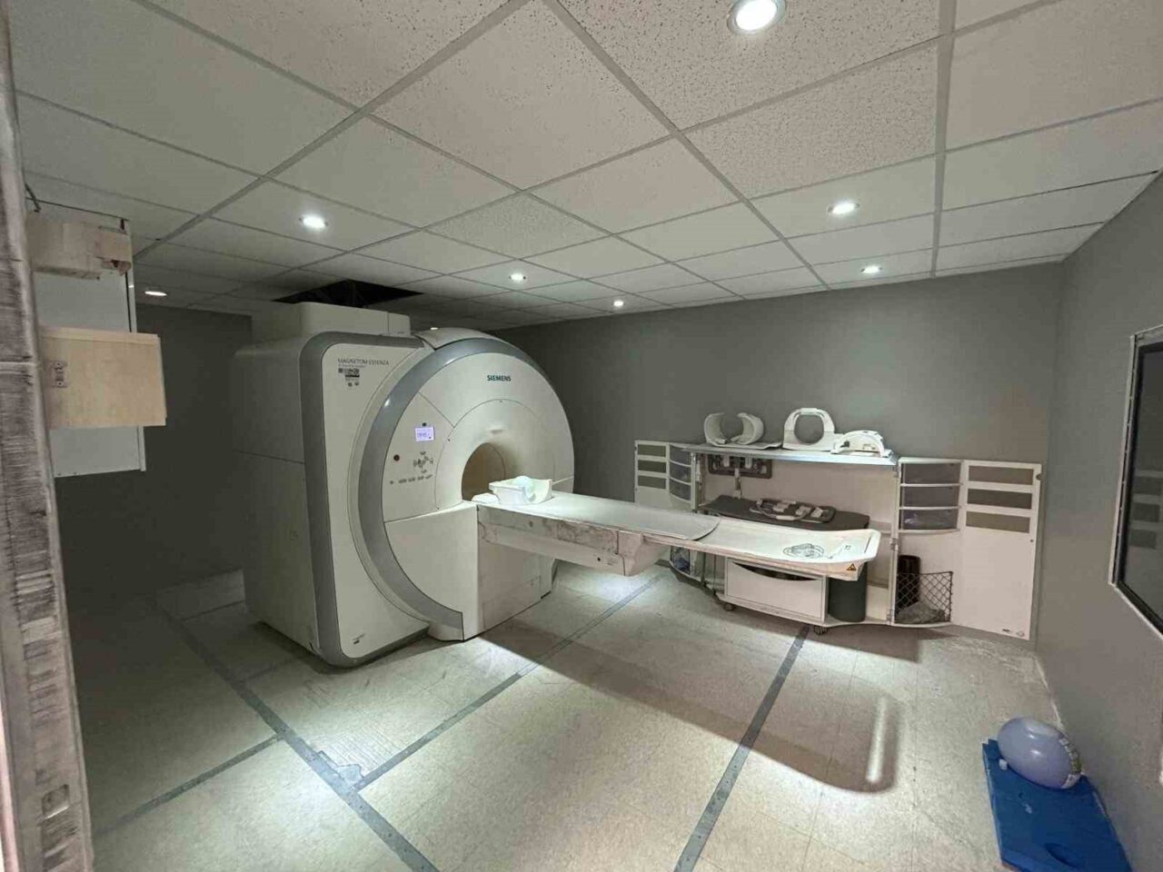 Kütahya’nın Gediz Devlet Hastanesi’nde geçtiğimiz aylarda ihalesi yapılan MR ünitesinin