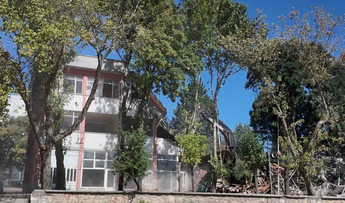 Kütahya’nın Gediz ilçesinde, 1982 yılında vatandaşların desteğiyle inşa edilen ve