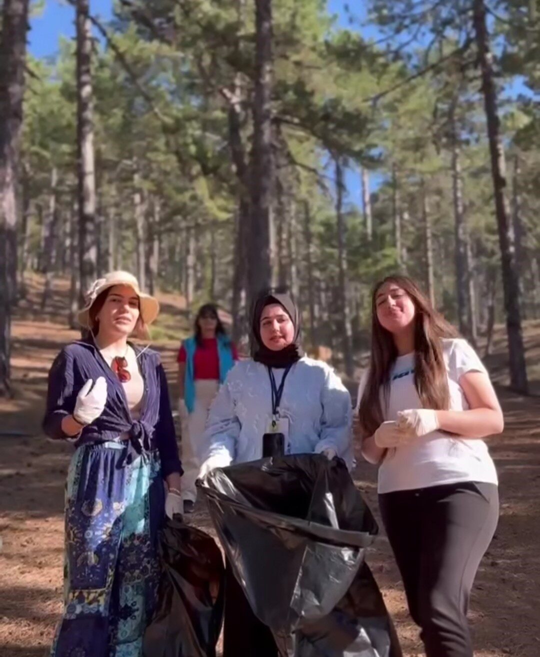 Kütahya’nın Gediz ilçesindeki Muratdağı Gençlik Kampı, çevre duyarlılığını artırmaya yönelik