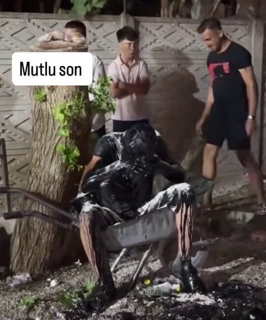 Sakarya’nın Akyazı ilçesinde düğün sonrası damadın üstüne un ve yağ