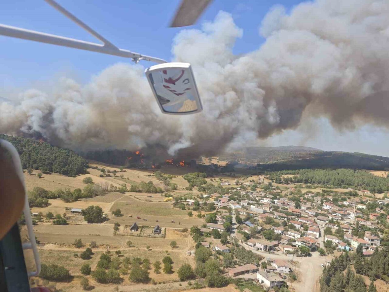 Çanakkale’nin Gelibolu ilçesinde çıkan orman yangınına Orman Bölge Müdürlüğü ekiplerinin