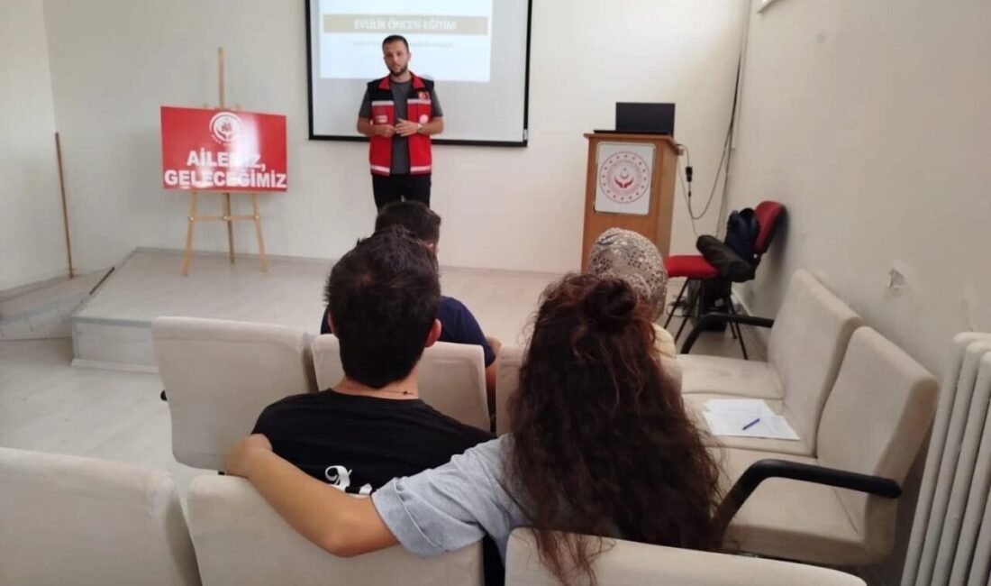 Sinop’ta evlilik kredisi desteğinden yararlanan genç çiftlere, ailenin önemi, evlilik