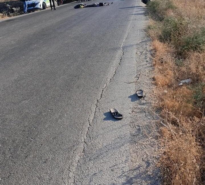 Hatay’da 2 araçla çarpıştıktan sonra devrilen motosikletin 30 yaşındaki sürücüsü