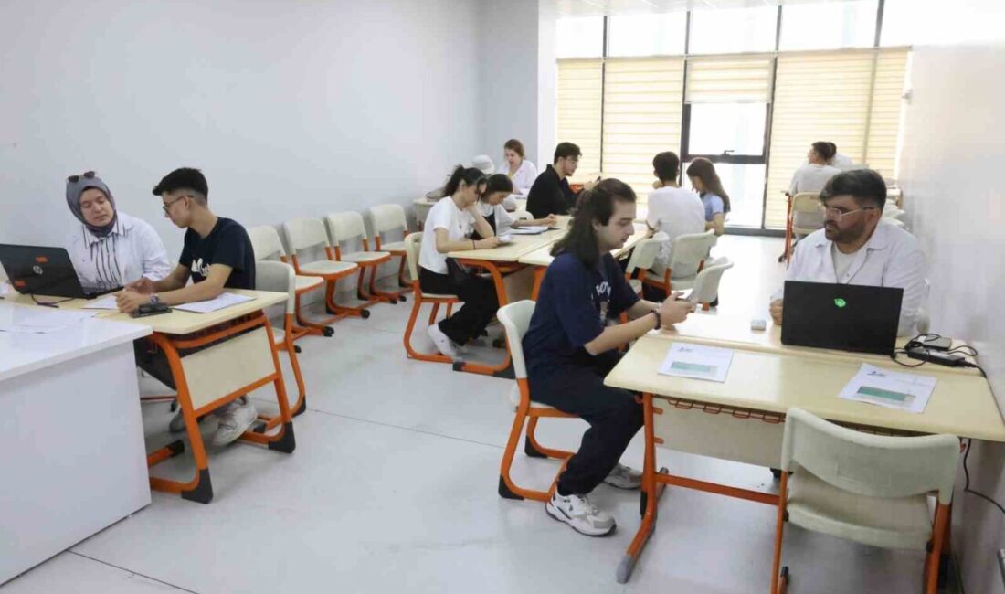 Çayırova Belediyesi Prof. Dr. Necmettin Erbakan Gençlik Merkezi’nde YKS’ye hazırlanan