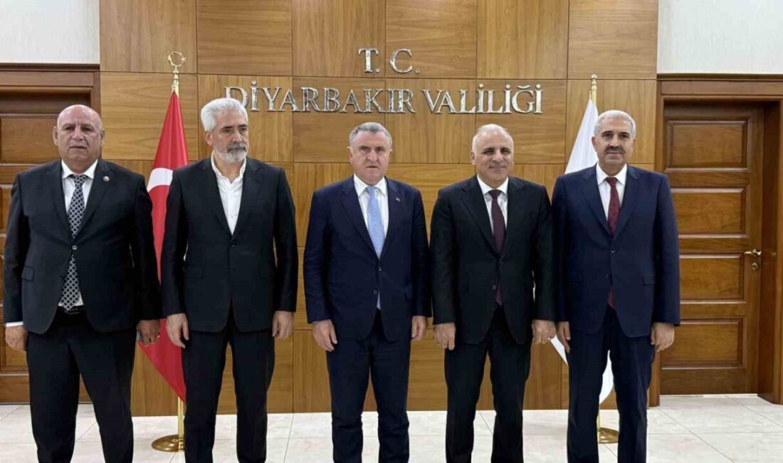 Gençlik ve Spor Bakanı Osman Aşkın Bak, Diyarbakır Valisi Murat