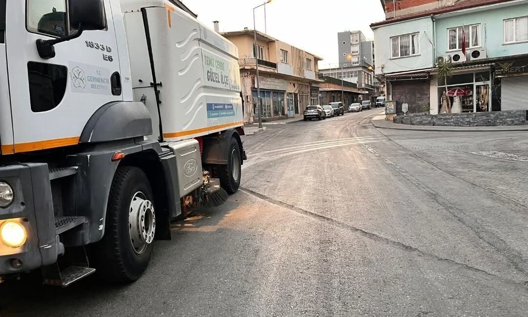 Germencik Belediyesi, ilçenin dört bir yanında temizlik ve bakım çalışmalarını