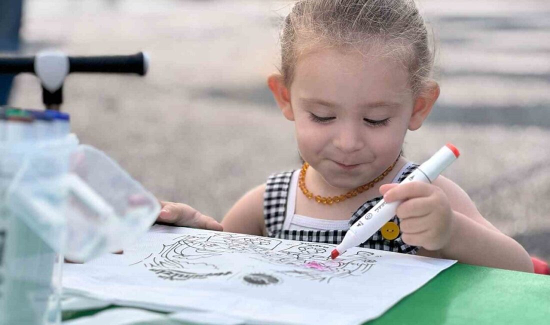 Sakarya’nın her ilçesinde çocuklarla bir araya gelerek hem eğlence dolu