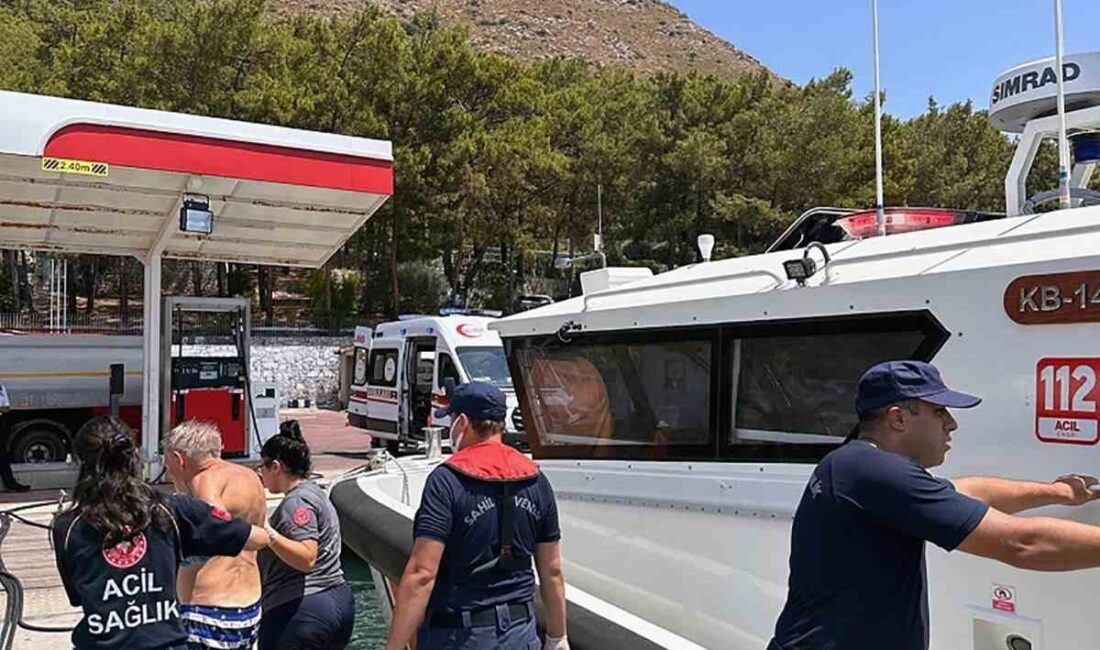 Muğla’nın Marmaris ilçesi açıklarında seyreden gezi teknesinde rahatsızlanan vatandaş Sahil