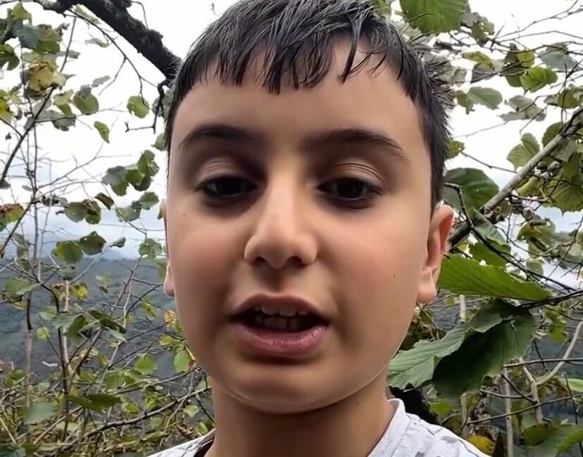 Giresun’da 10 yaşındaki Ahmet Talha, fındık bahçesinden çektiği videoyla “Bugün