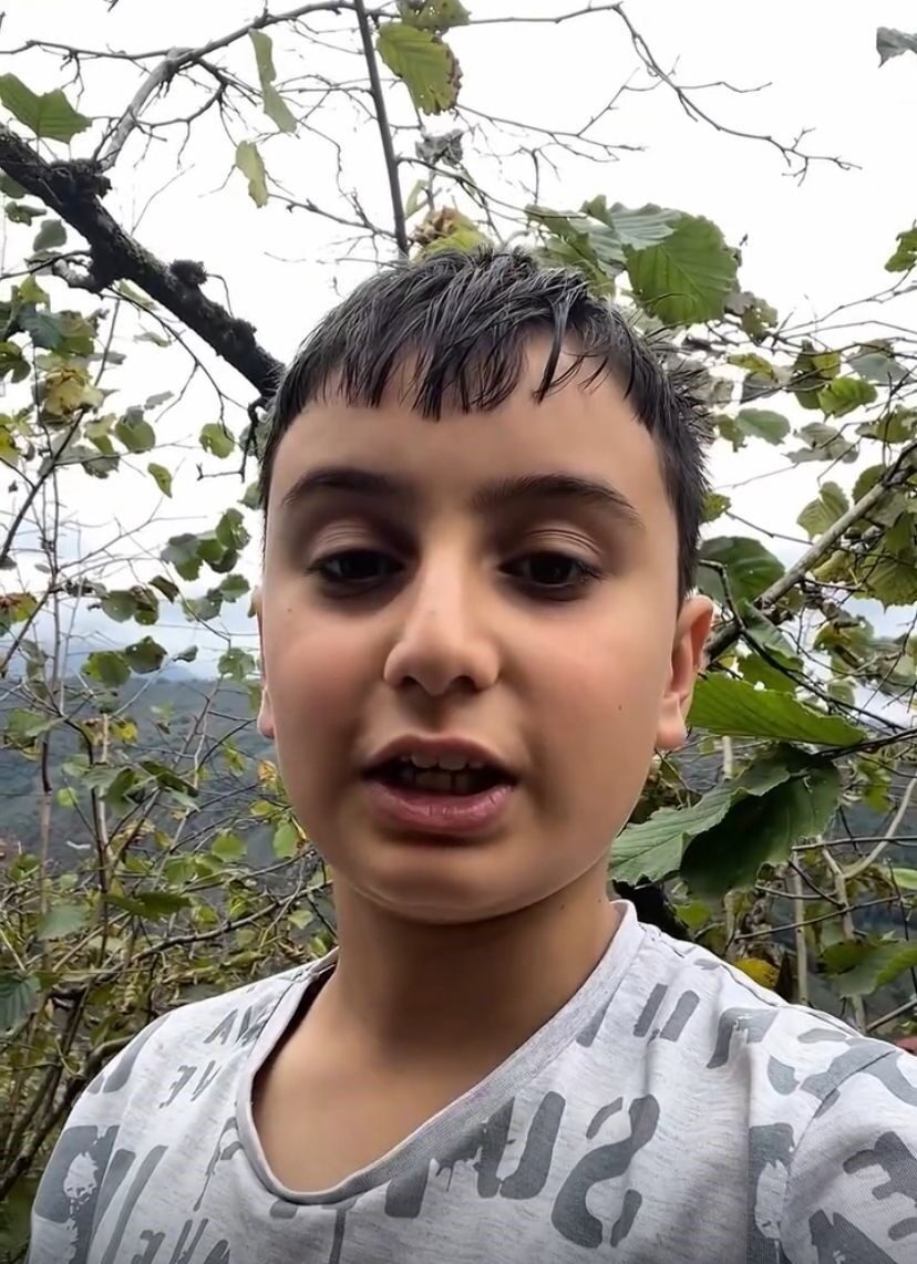 Giresun’da 10 yaşındaki Ahmet Talha, fındık bahçesinden çektiği videoyla “Bugün