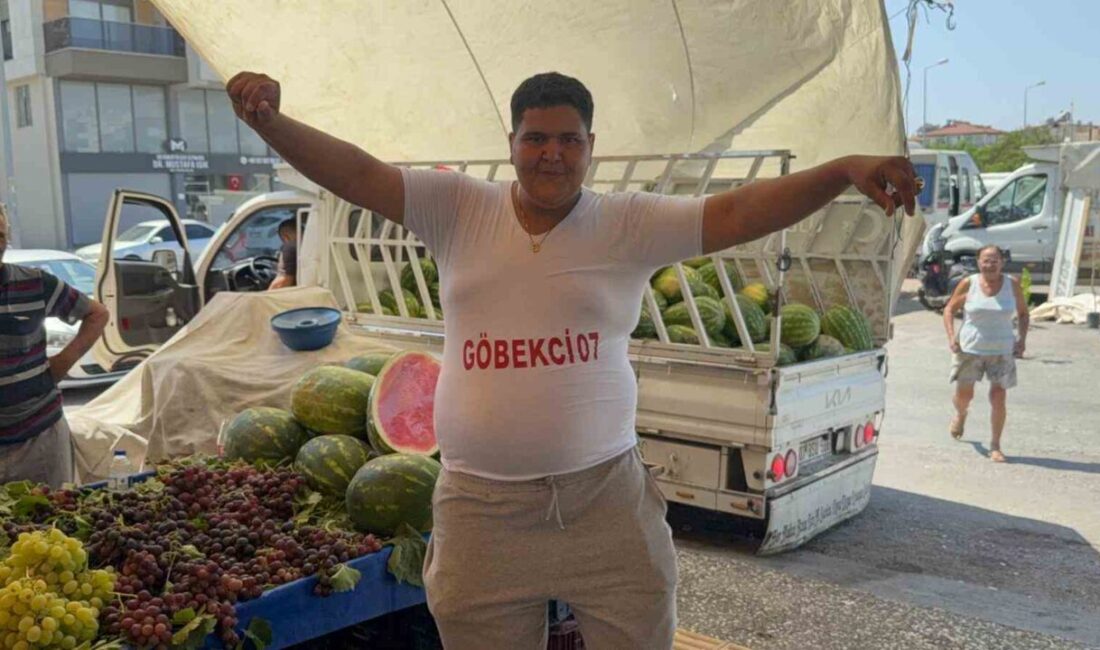 Sosyal medya sayfasında karpuz tezgahında, tarlalarda ve sahillerde göbek attığı