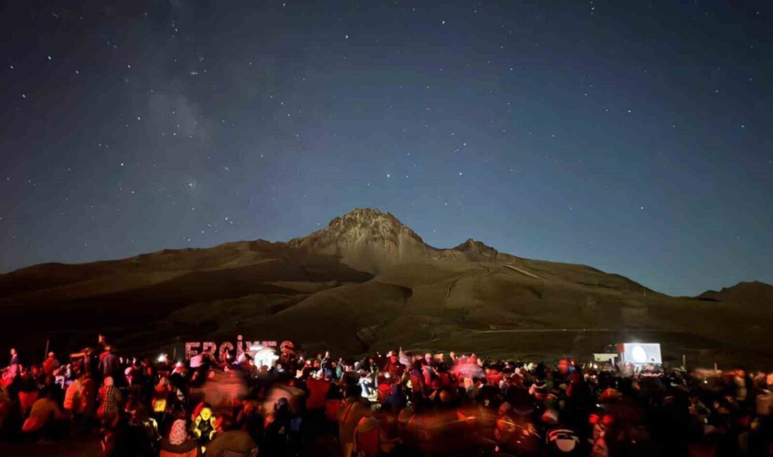 Türkiye’nin önemli kayak merkezlerinden biri olan Erciyes’te vatandaşlar Perseid meteor