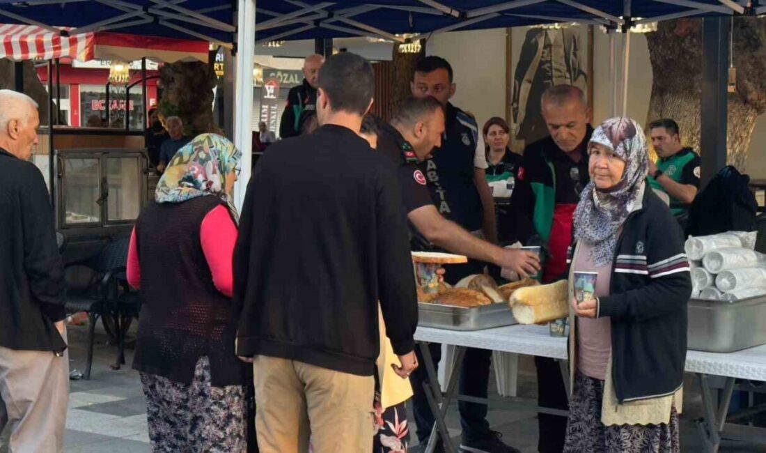 Gölcük Belediyesi, Balıkesir Sındırgı’da meydana gelen deprem sonrasında hemen bölgeye