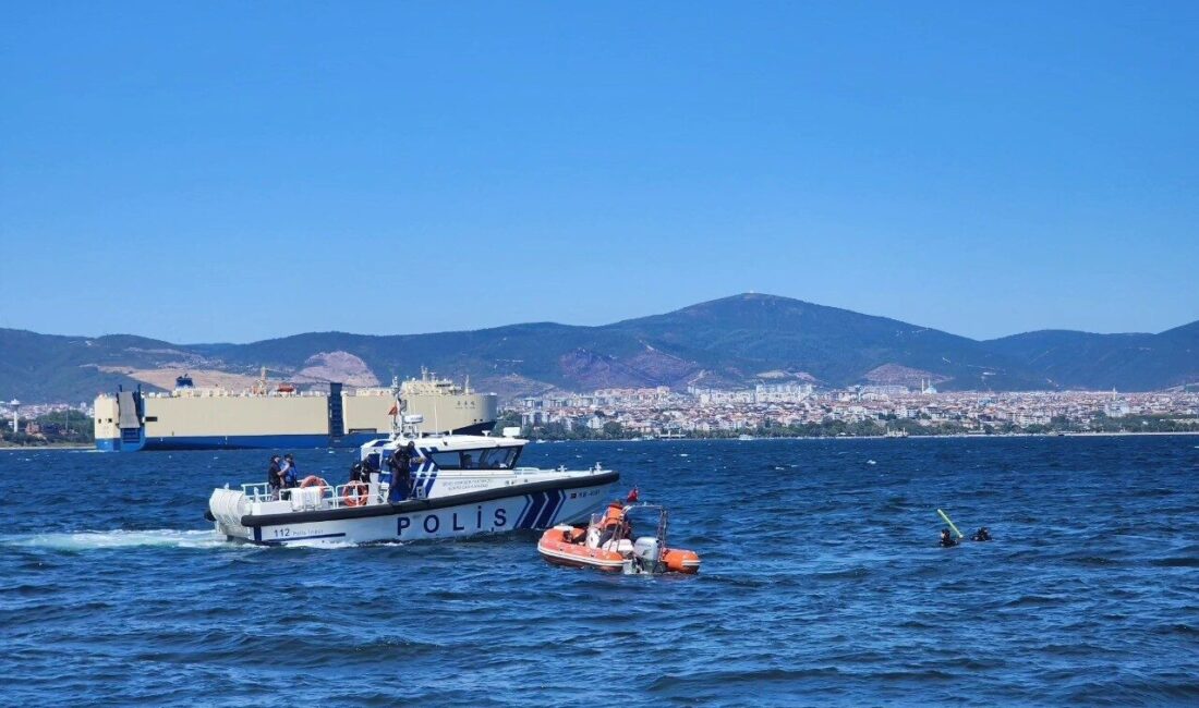 Gölcük’te, 17 Ağustos 1999 depreminin yıldönümünde kamu kurumları ve arama