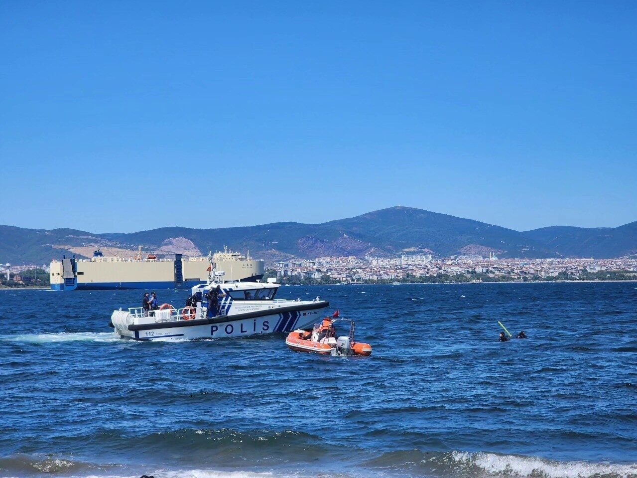 Gölcük’te, 17 Ağustos 1999 depreminin yıldönümünde kamu kurumları ve arama