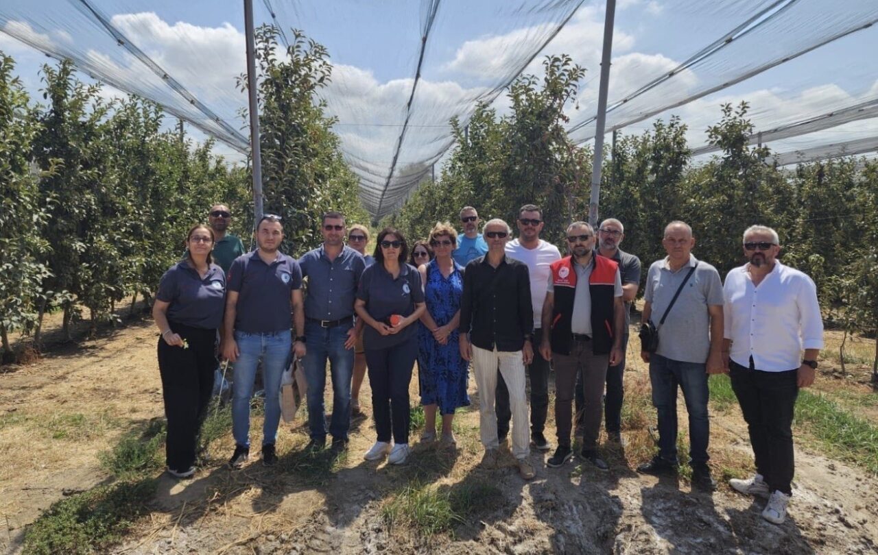 Balıkesir’in Gönen ilçesinde, kahverengi kokarca zararlısına karşı farkındalık oluşturmak ve