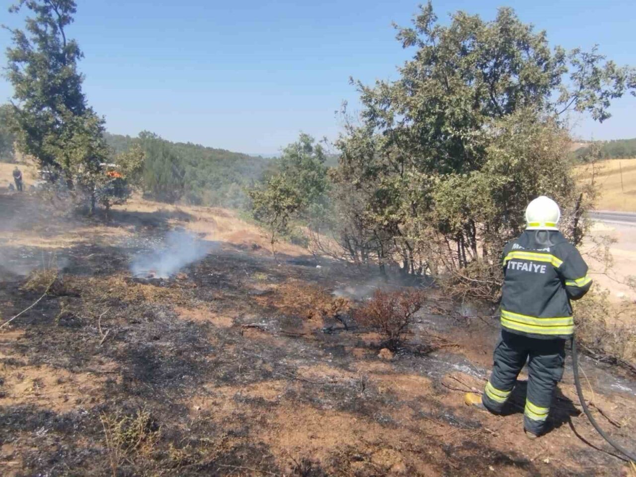 MANİSA (İHA) – Manisa’nın Gördes ilçesinde çıkan arazi yangını, itfaiye