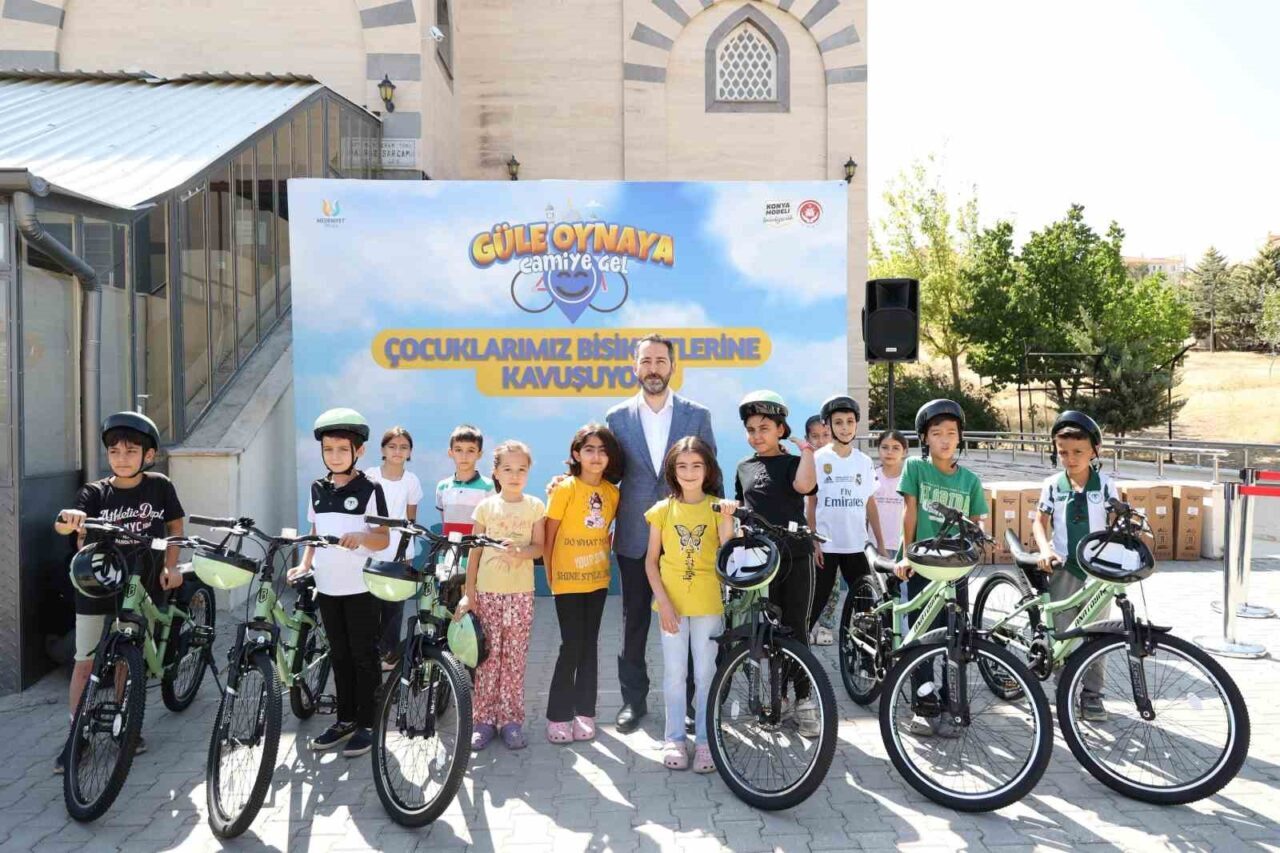 Konya Büyükşehir Belediyesi’nin “Güle Oynaya Camiye Gel” projesi kapsamında şehir