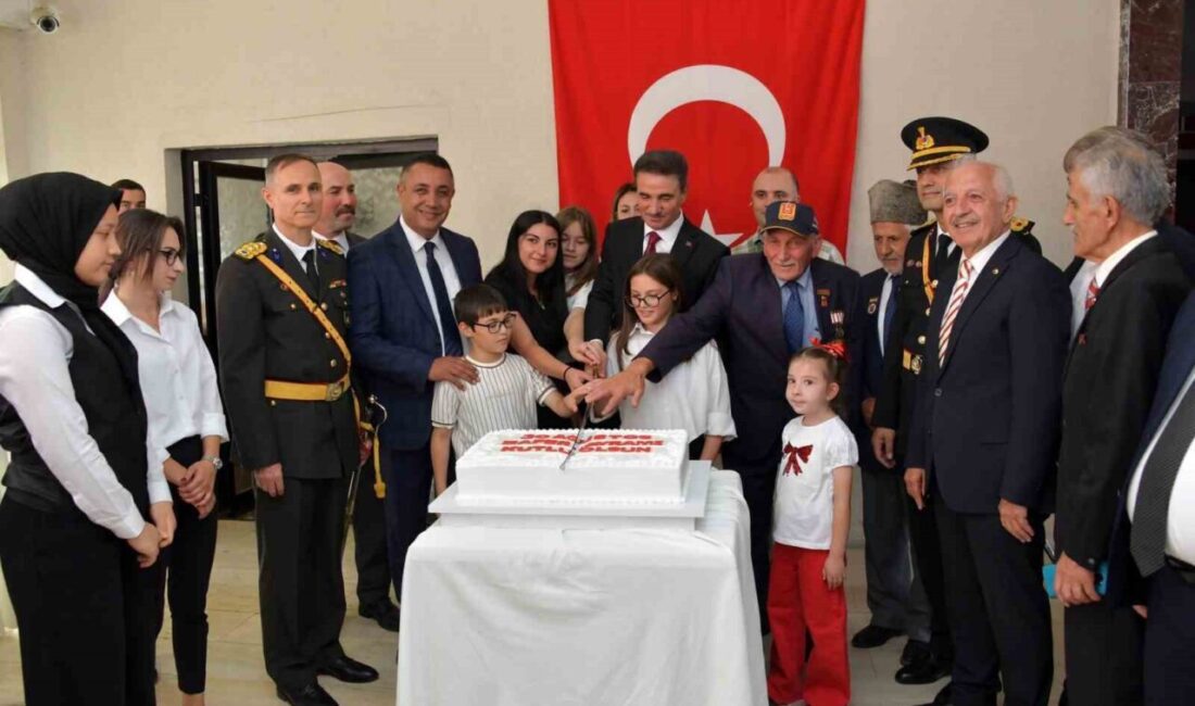 Gümüşhane’de 30 Ağustos Zafer Bayramı törenlerle kutlandı. 30 Ağustos Zafer