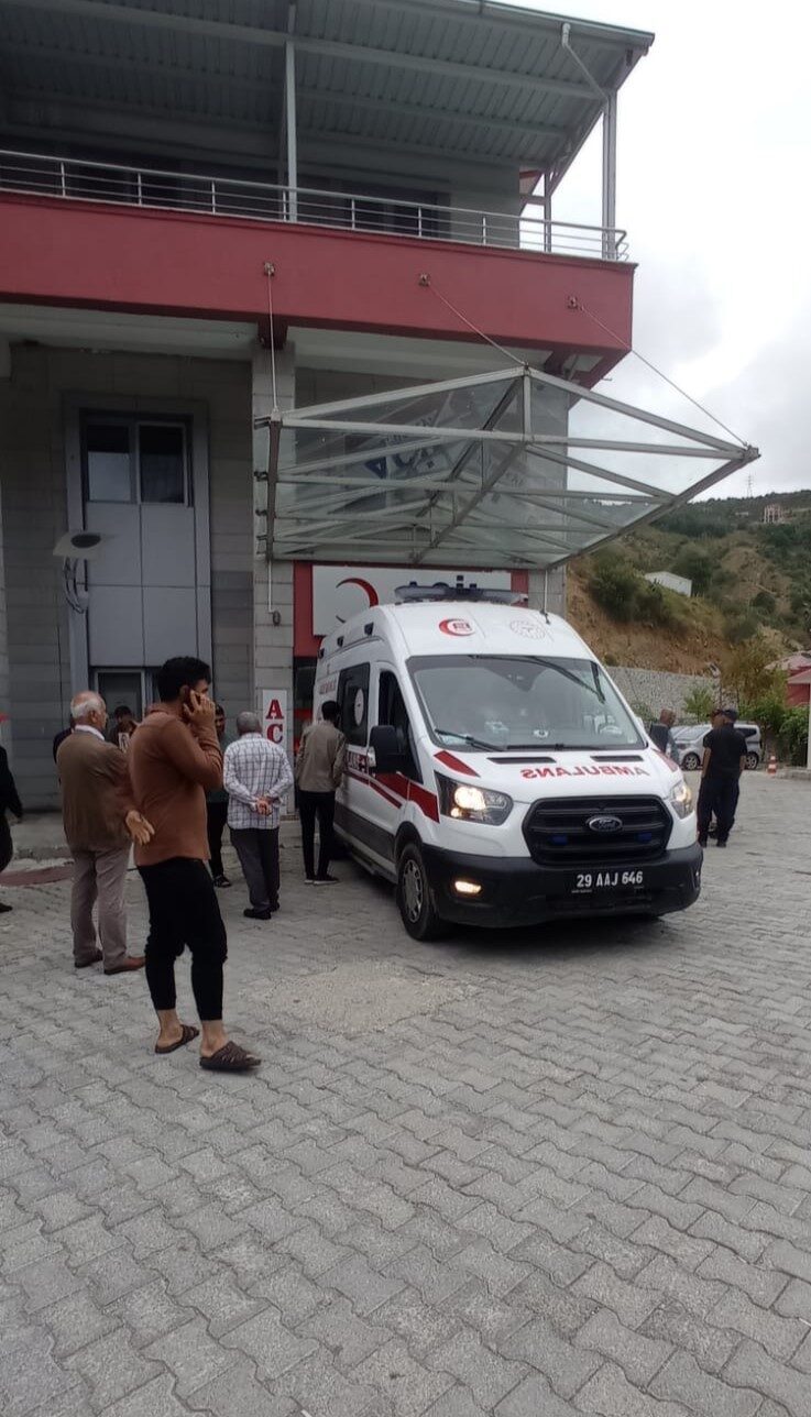 Gümüşhane’nin Kürtün ilçesinde, tünel içerisinde iki aracın kafa kafaya çarpışması