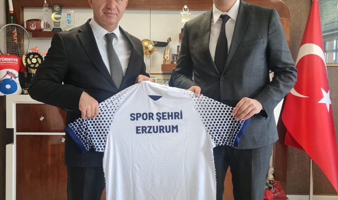 Erzurum Gençlik ve Spor İl Müdürü Levent Çakmur, kuruma nezaket