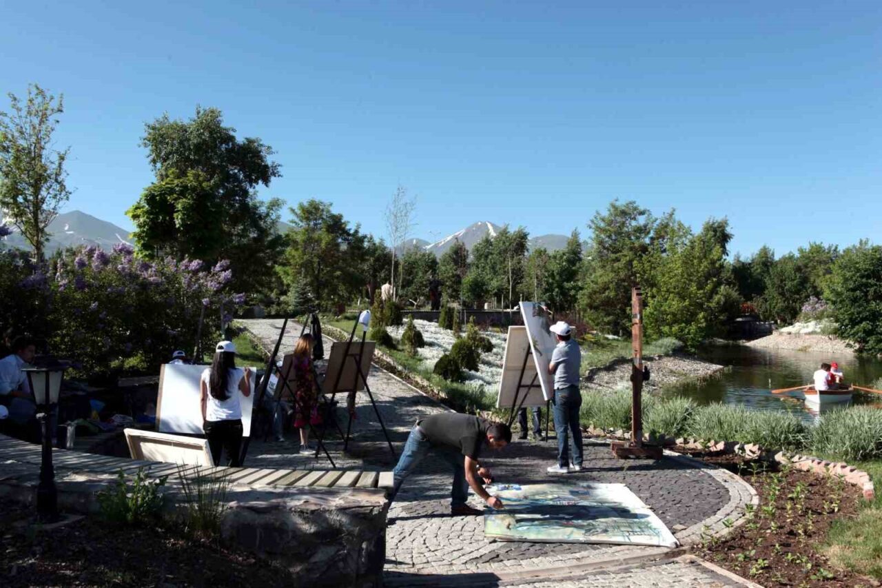 Atatürk Üniversitesi Rektörü Prof. Dr. Ahmet Hacımüftüoğlu, Güzel Sanatlar Fakültesine