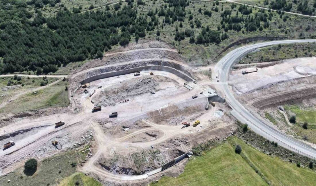 Hacılar Belediye Başkanı Bilal Özdoğan, Hacılar-Erciyes yolunda yürütülen çalışmaların ilçenin