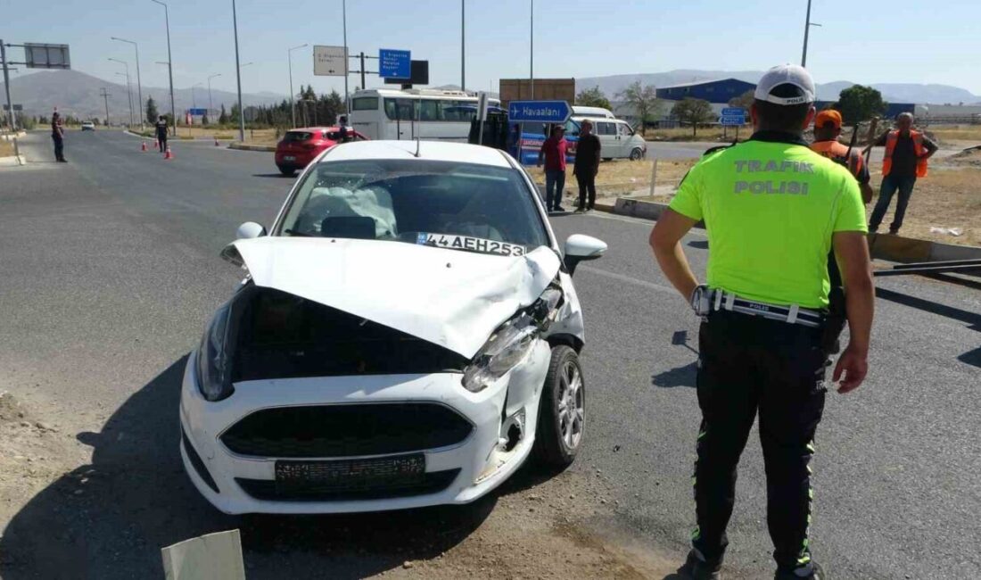 Malatya’da hafif ticari araç ile otomobilin karıştığı trafik kazasında 2