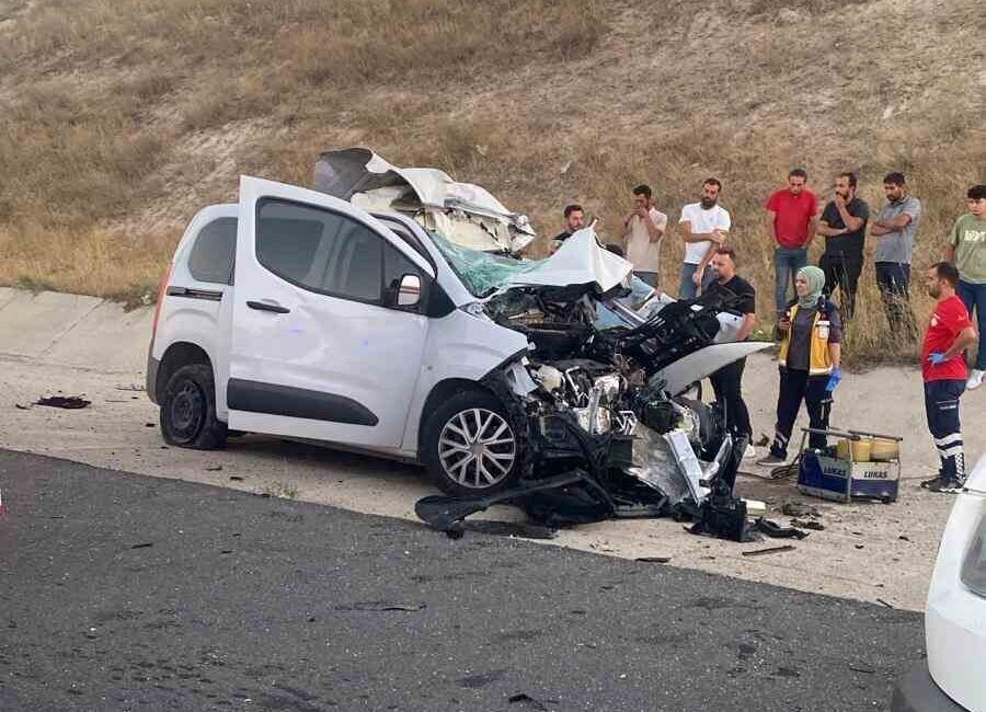 Nevşehir’de hafif ticari aracın tıra arkadan çaptğı kazada 1 kişi