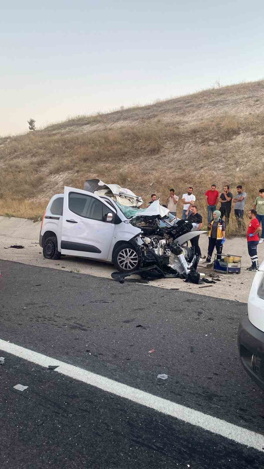 Nevşehir’de hafif ticari aracın tıra arkadan çaptğı kazada 1 kişi