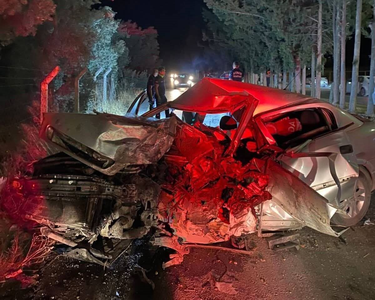 Aydın’ın Söke ilçesi Ağaçlı yolunda meydana gelen trafik kazasında ağır