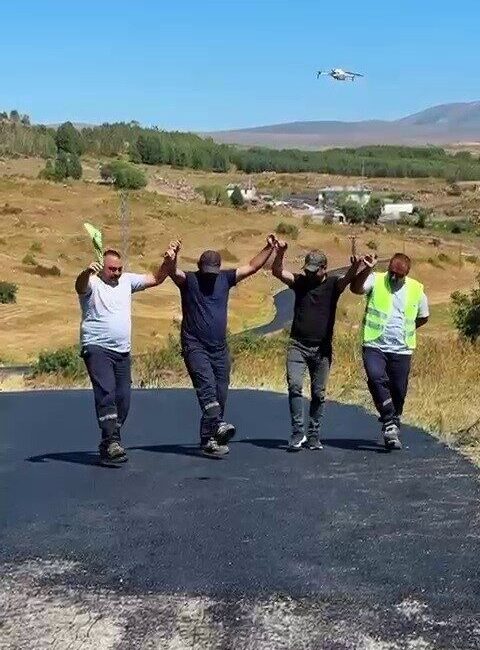 Ardahan il Özel idare ekibinin halaylı çalışması gündem oldu. Ardahan