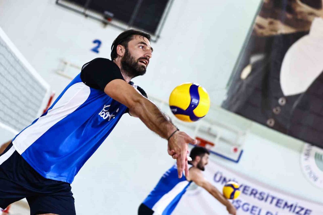 Efeler Ligi ekiplerinden Halkbank Erkek Voleybol Takımı, kampın üçüncü gününde