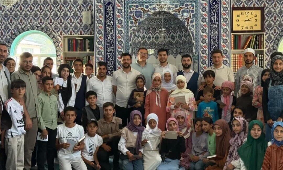 Hamur’da düzenlenen Yaz Kur’an Kursu yarışmalarında öğrenciler hem dini bilgilerde