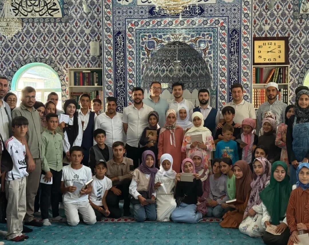 Hamur’da düzenlenen Yaz Kur’an Kursu yarışmalarında öğrenciler hem dini bilgilerde